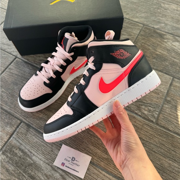 Brand New Air Jordan 1 Mid “Valentine’s Day” Big Kids Sneakers (K7/W8.5) - Picture 2 of 9